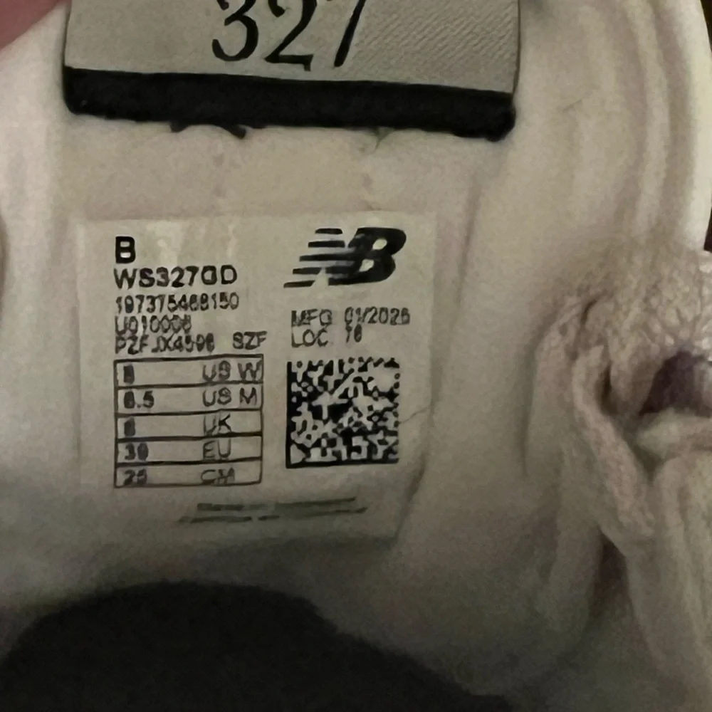 New Balance White and Black Athletic Shoes. Size 8 - Picture 7 of 7